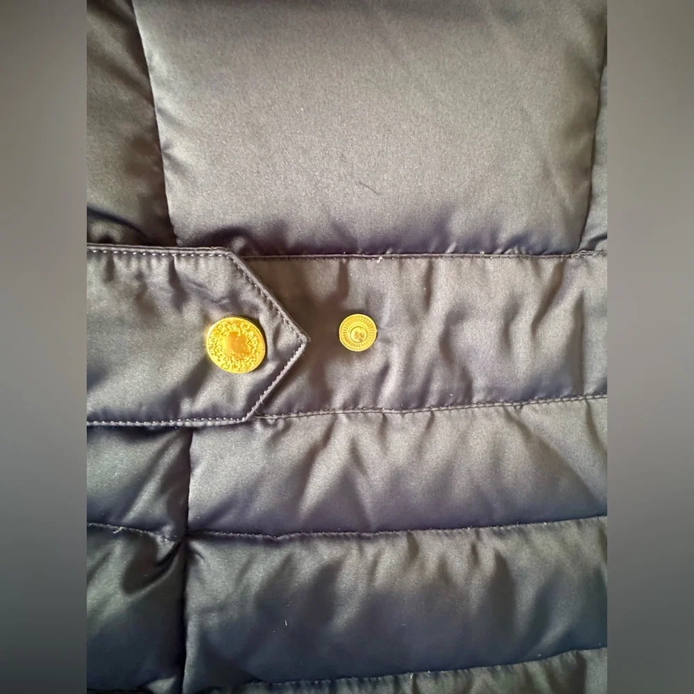 LILLY PULITZER Navy Fitted Slimming “Isabelle” Puffer Vest floral inner lining - Picture 12 of 16